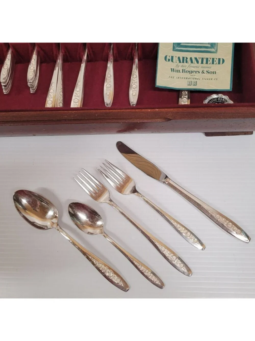 Wm Rogers Son Primrose 53 Pc IS Flatware SilverPlate 1950s In Wooden Chest